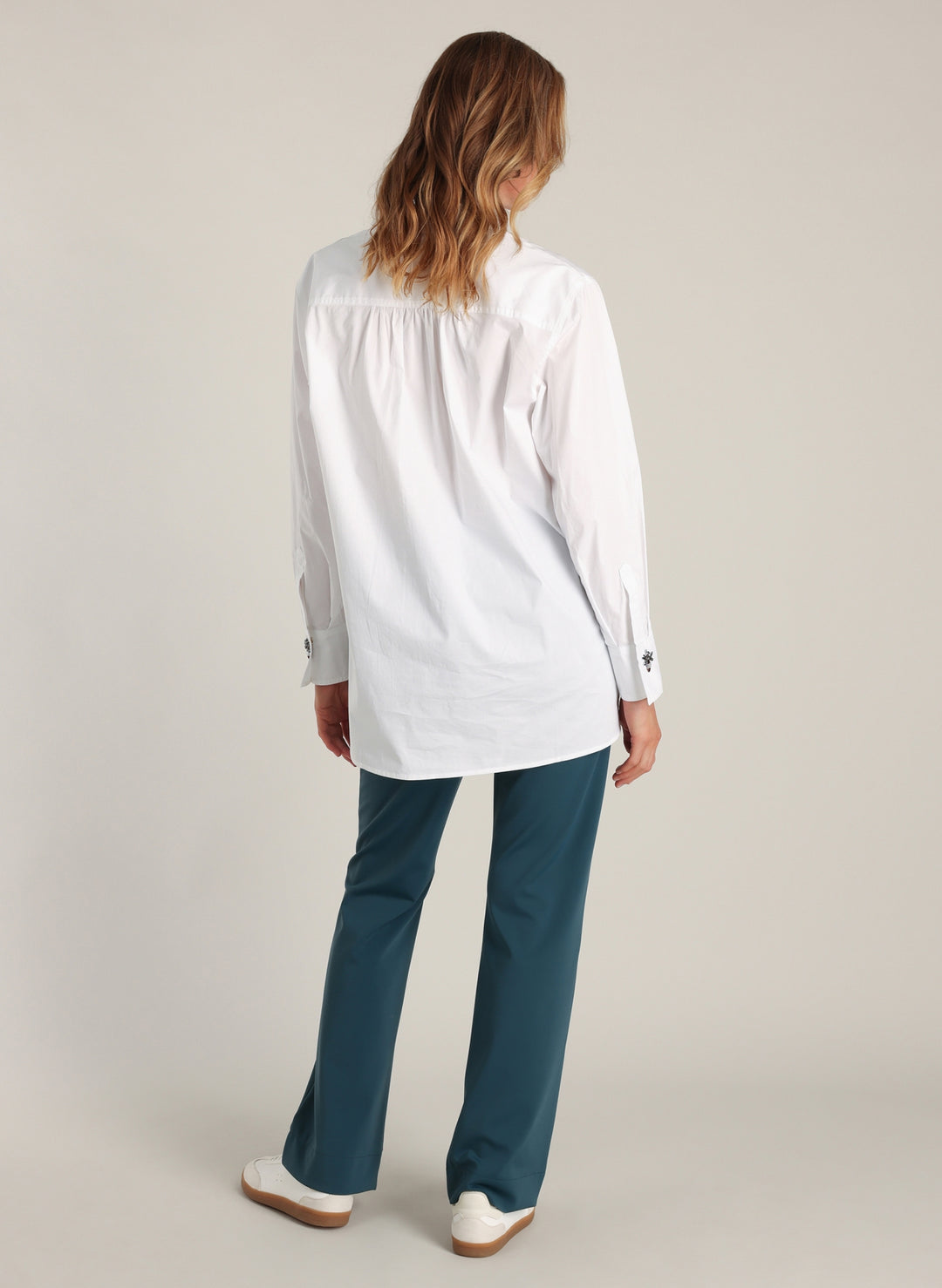 YEST Darina White Pleated Blouse