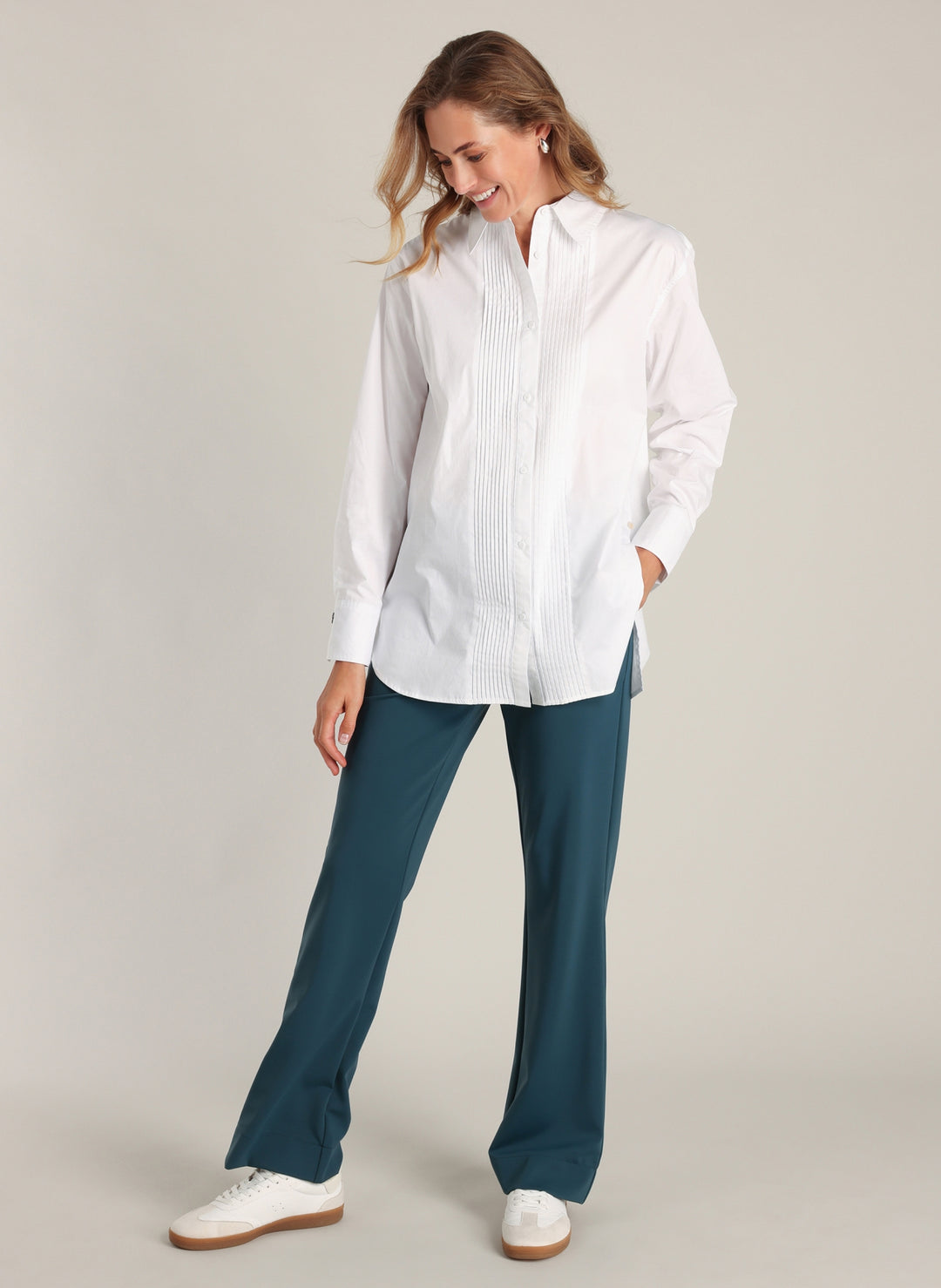 YEST Darina White Pleated Blouse