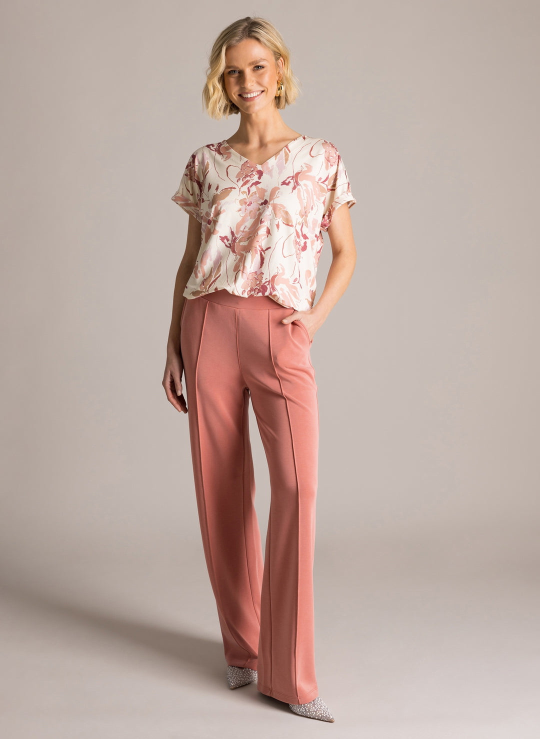 Gieltje Essential Women's V-neck Jersey | YEST