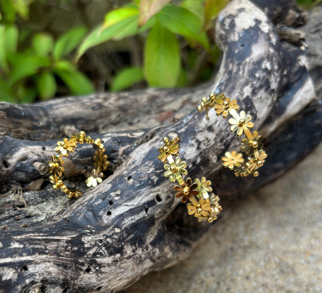 Adjustable Daisy Ring – 18ct Gold Plated