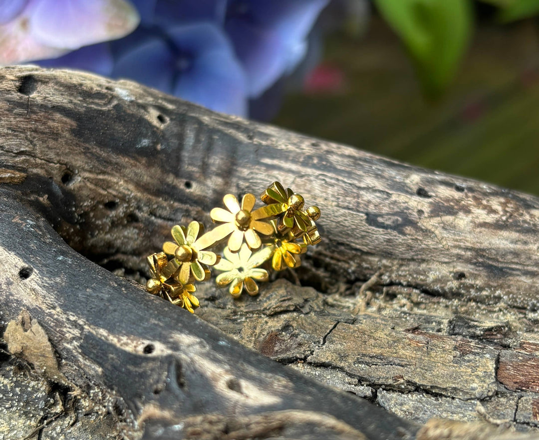 Adjustable Daisy Ring – 18ct Gold Plated