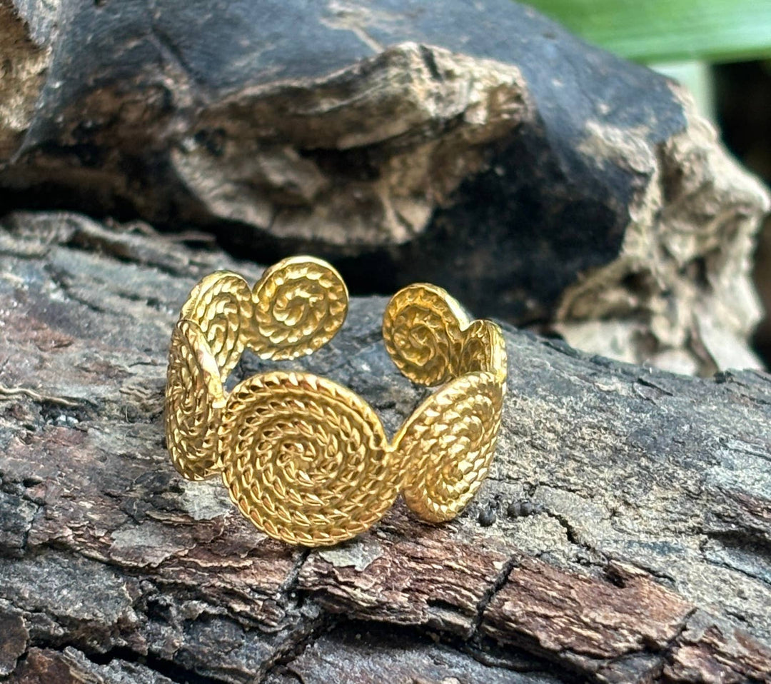 Adjustable Textured Spiral Ring – 18ct Gold Plated