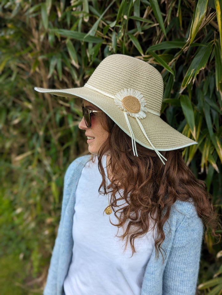 Bold Daisy Wide Brim Foldable Hat - Natural
