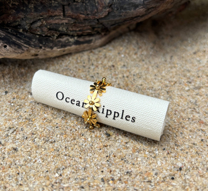 Adjustable Daisy Ring – 18ct Gold Plated