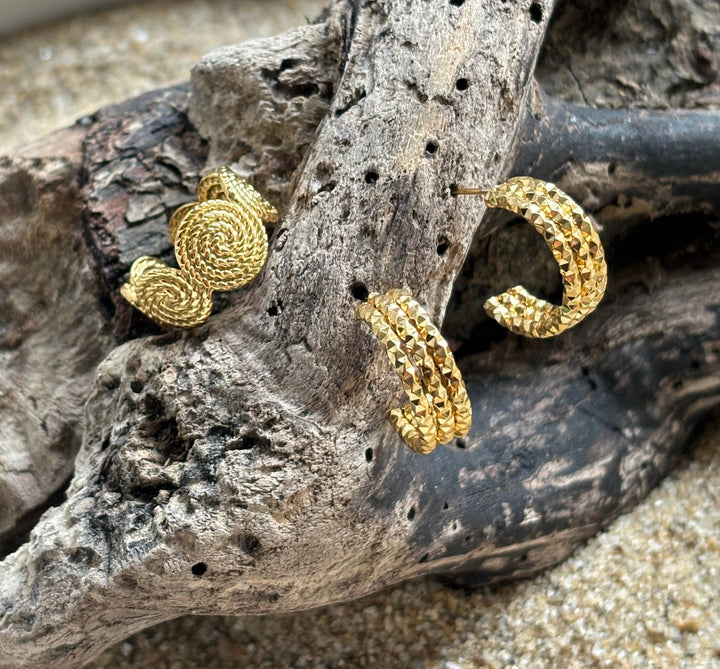 Adjustable Textured Spiral Ring – 18ct Gold Plated