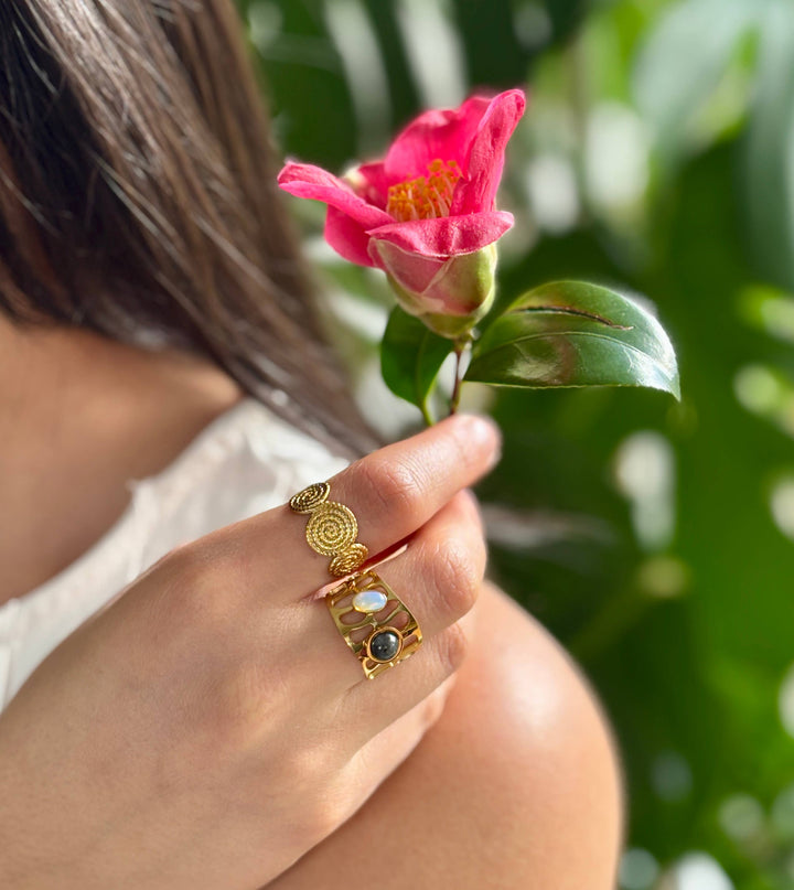 Adjustable Textured Spiral Ring – 18ct Gold Plated