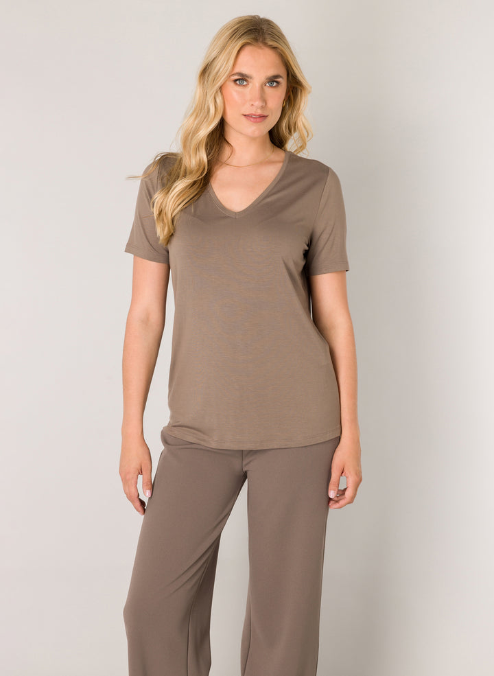 Yanic V-neckline Women's T-Shirt | Base Level