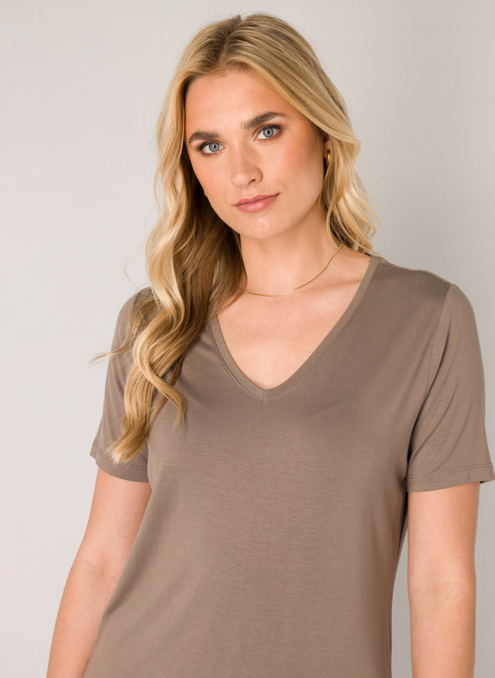 Yanic V-neckline Women's T-Shirt | Base Level