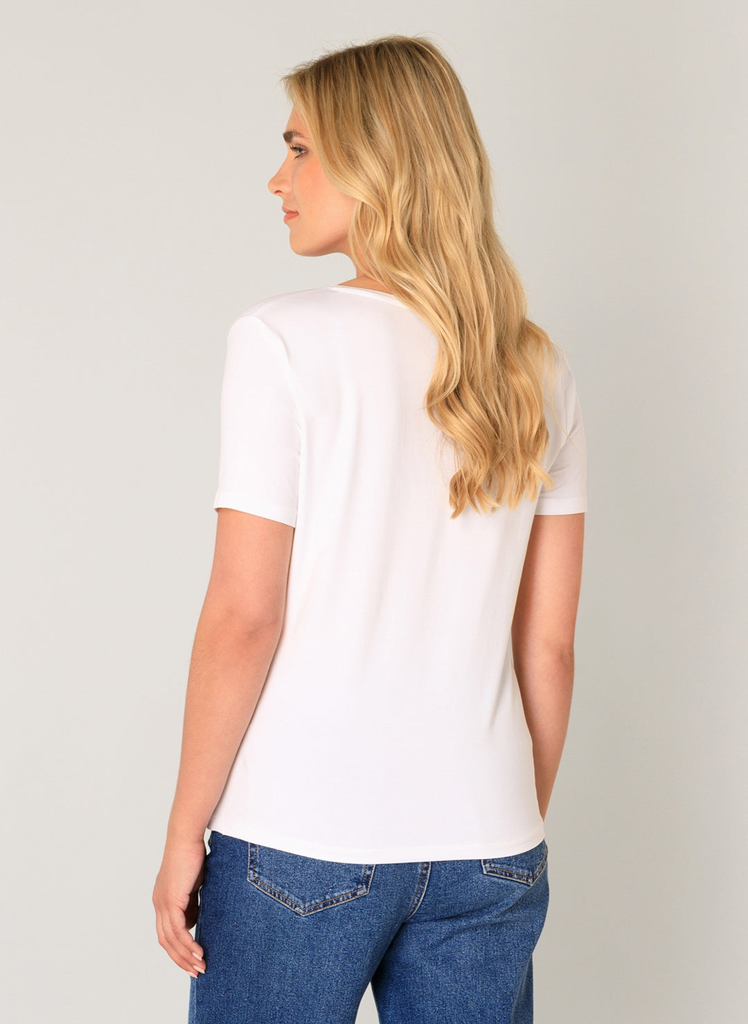 Yanic V-neckline Women's T-Shirt | Base Level