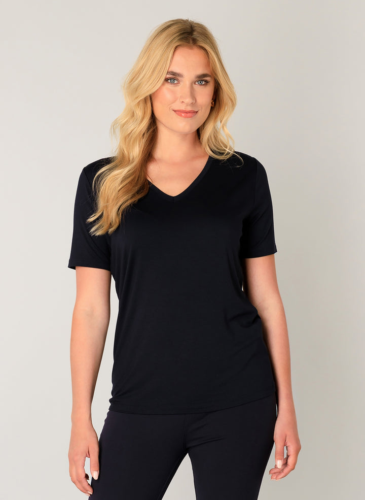 Yanic V-neckline Women's T-Shirt | Base Level