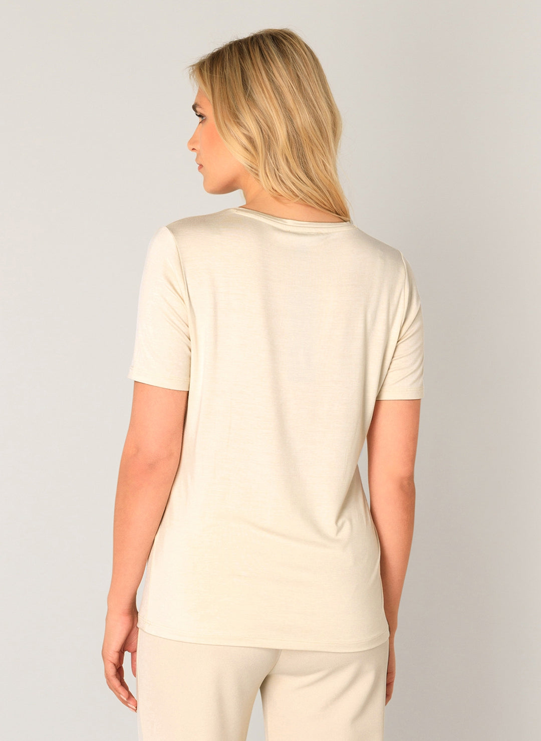 Yanic V-neckline Women's T-Shirt | Base Level