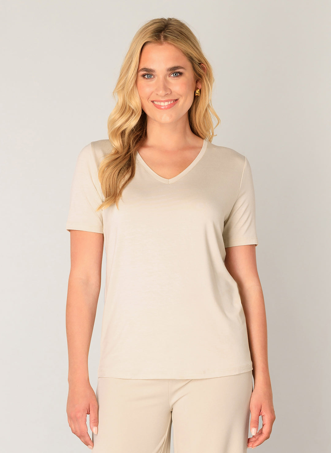 Yanic V-neckline Women's T-Shirt | Base Level