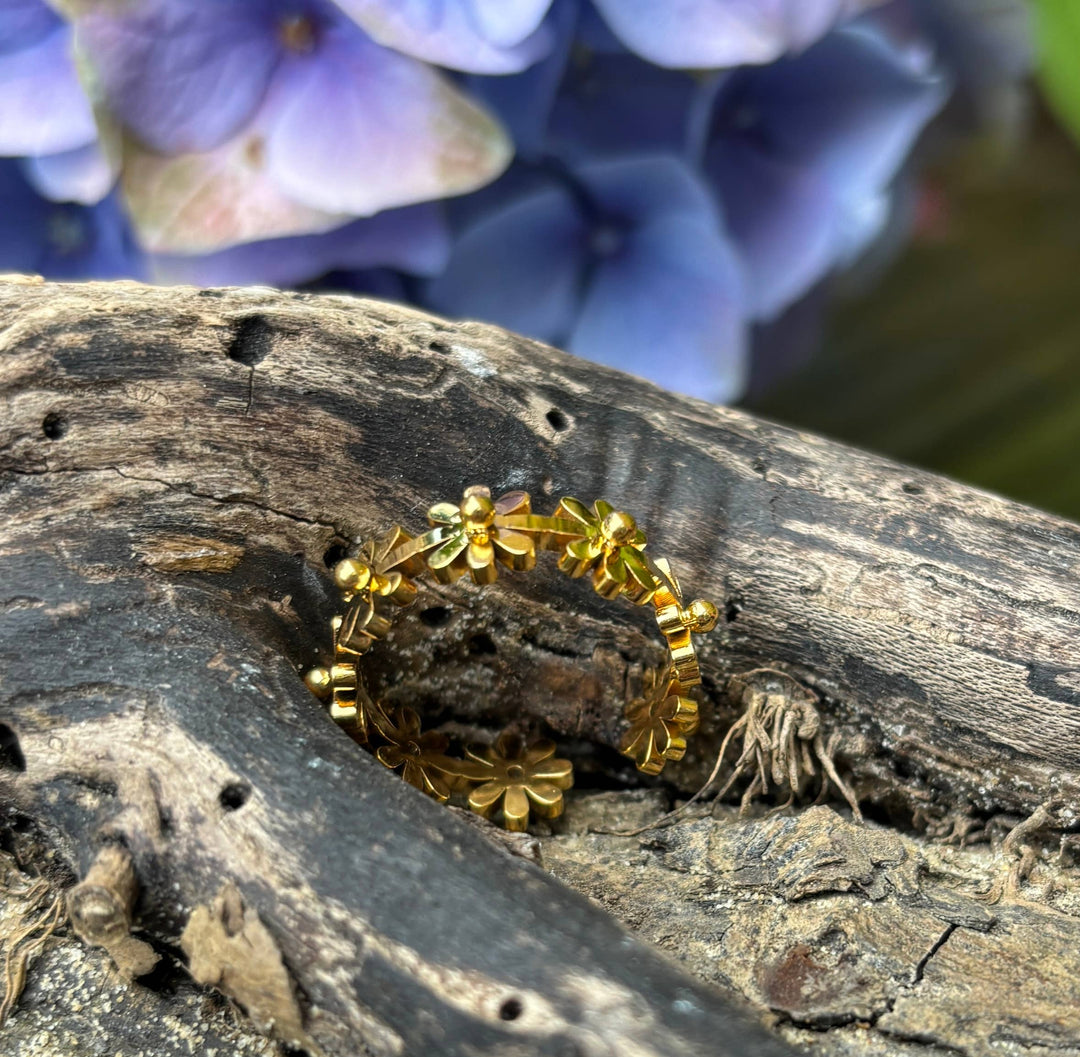 Adjustable Daisy Ring – 18ct Gold Plated
