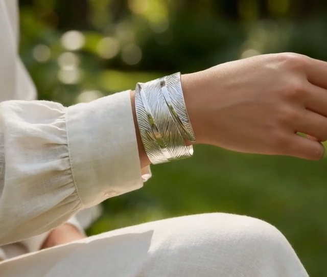 Leaf Design Cuff Bangle