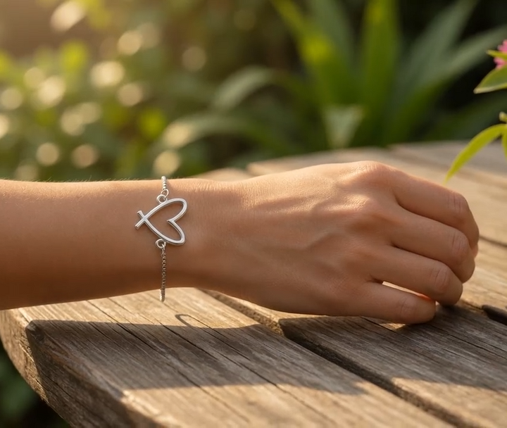 Adjustable Silver Heart Bracelet- Silver